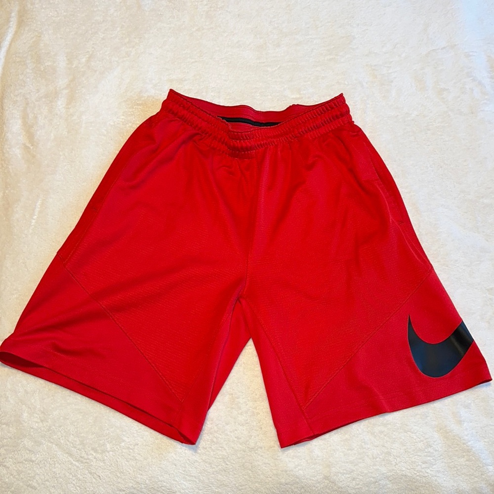 Nike men’s red loose fit sports shorts size medium